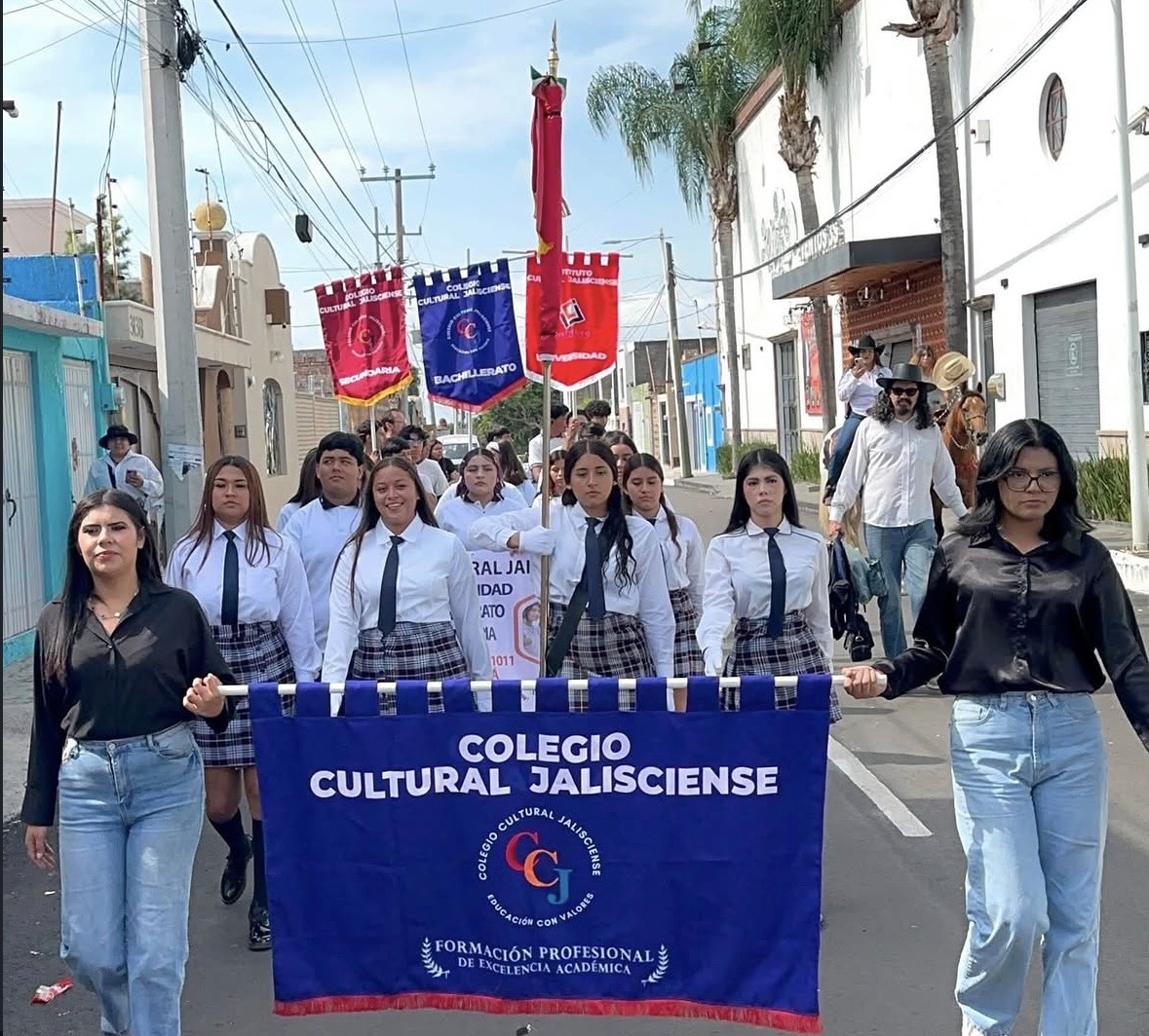 Alumnos de CCJ participando en una actividad escolar